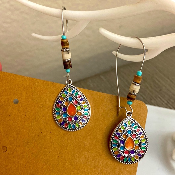 5/$10❤️❤️❤️NEW Long Dangling Earrings - Picture 1 of 3